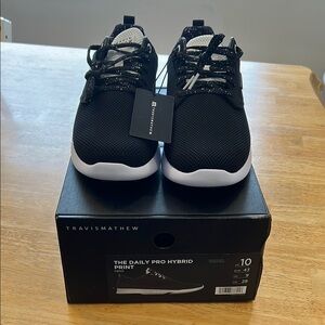 BRAND NEW Travis Mathew Black and White The Daily Pro Hybrid Print Mens Size 10